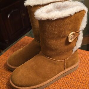 KOOLABURRA BY UGG BRAND WOMEN'S SHORT BROWN BOOTS SIZE 6
